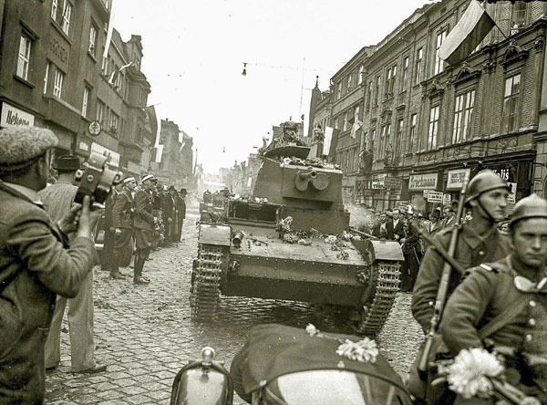 Польские танки на улицах Тешина (1938 г.)