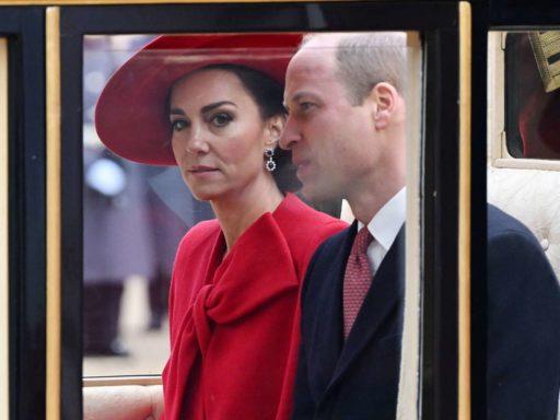 Принц Уильям не отходит от постели жены, а королева Камилла плачет при всех: появились неутешительные новости о состоянии Кейт Миддлтон после новости о коме