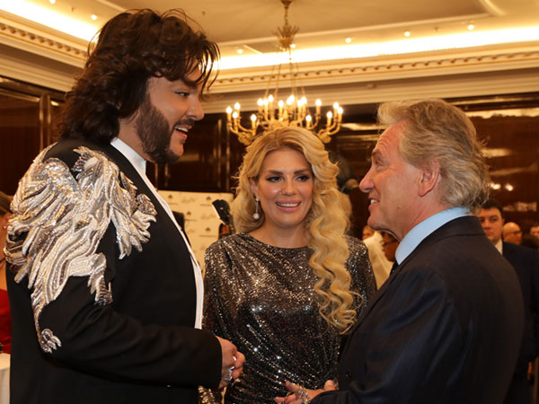 С голубком Филей наш медиамагнат по-прежнему в прекрасных отношениях