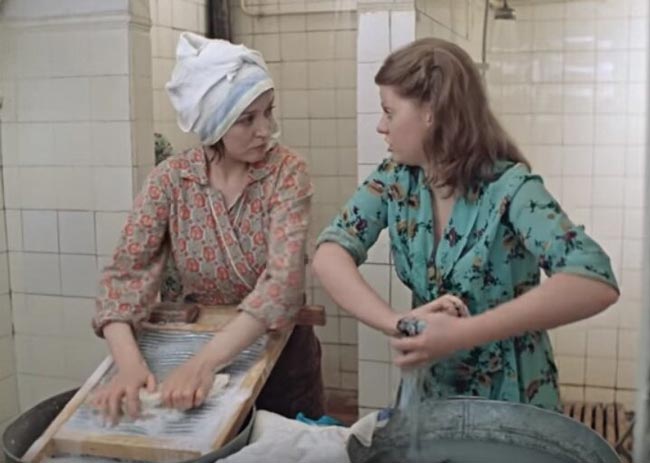 Сцена из фильма «Москва слезам не верит»