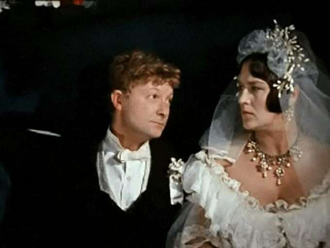 Сцену с поцелуем Мордюковой и Вицина сняли только с 29-го дубля: как проходили съемки фильма «Женитьба Бальзаминова»