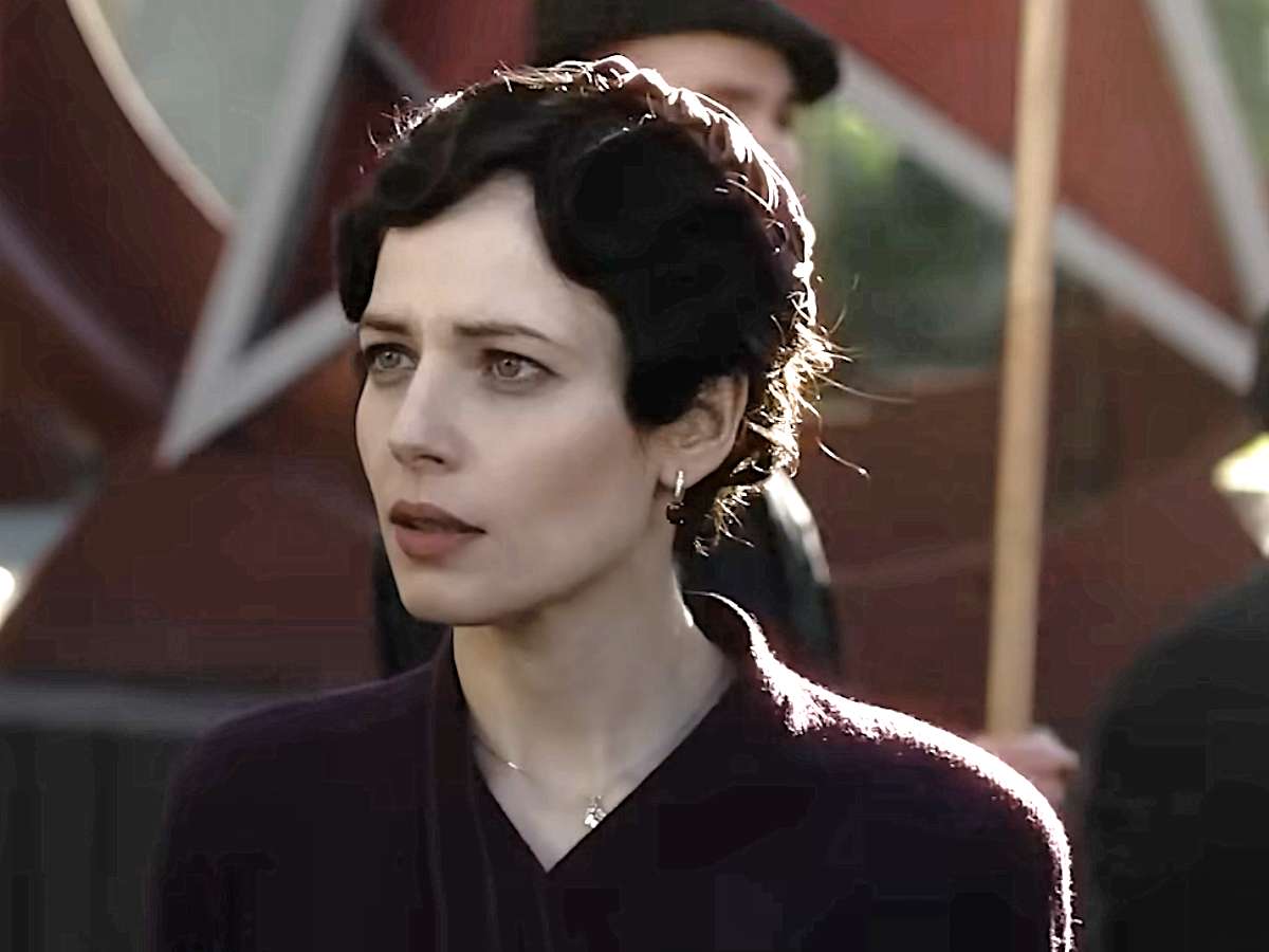 Снигирь о съемках голышом в «Мастере и Маргарите»: «Неловкий момент, когда они делают вид, что все в порядке, и пытаются общаться, глядя тебе исключительно в глаза»