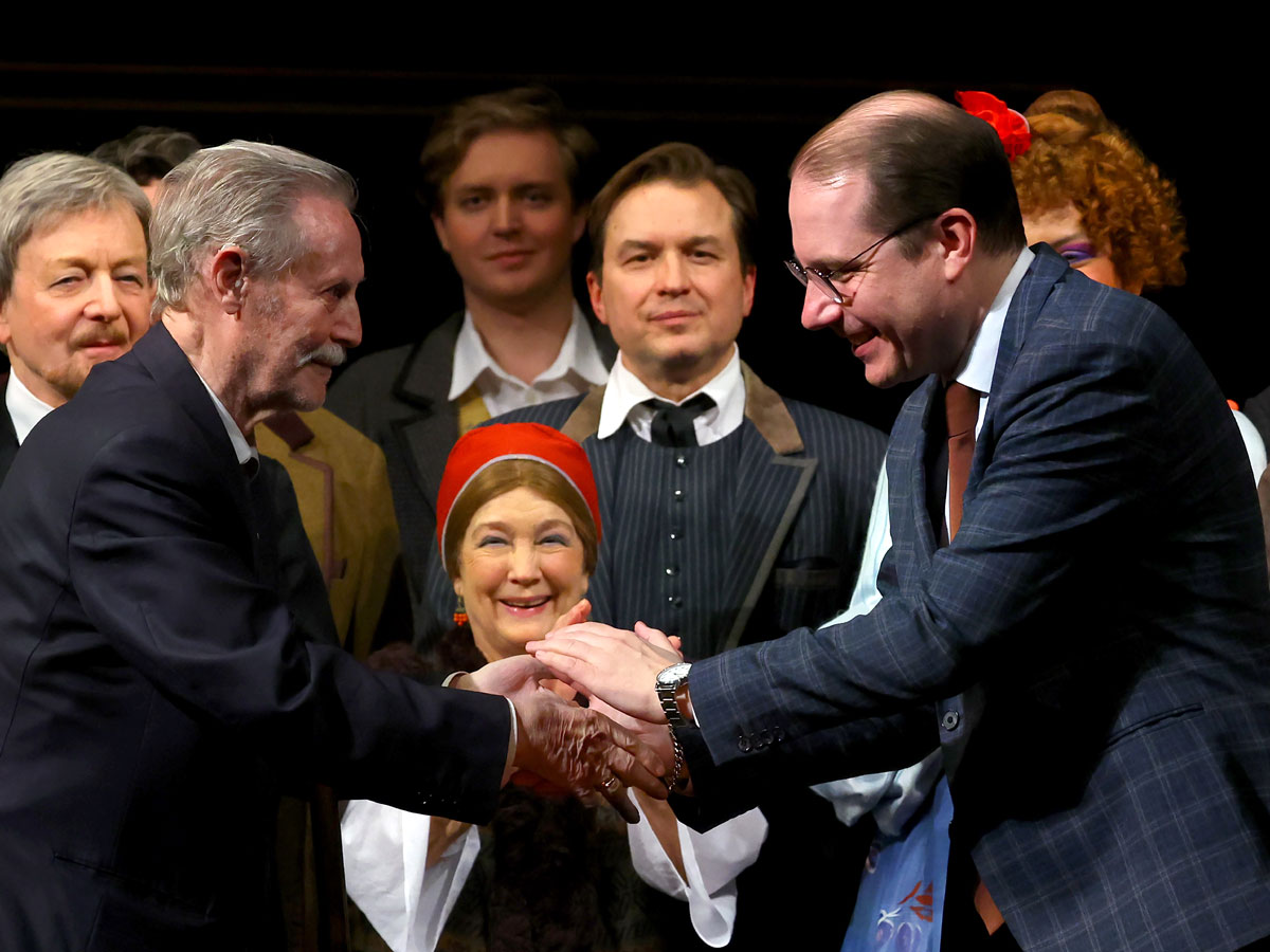 Юрий Соломин, который руководил Малым театром с 1988 года, умер 11 января в 88 лет. Дубровский (справа) до нового назначения был заместителем мэтра по творческим вопросам