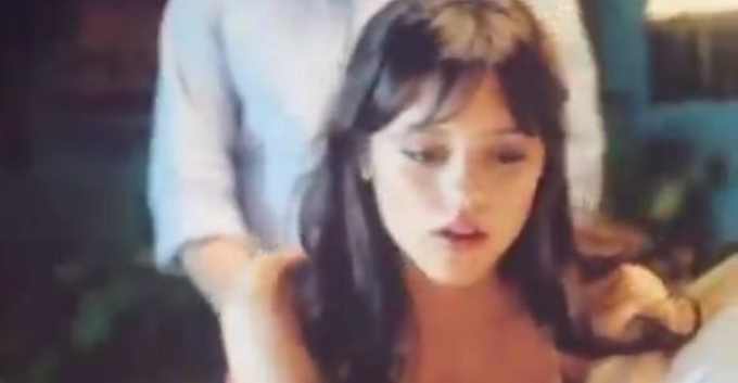 Зрители в ужасе от постельных сцен со звездой «Уэнсдей» Дженной Ортегой: актрису положили в постель к 52-летнему Мартину Фримену