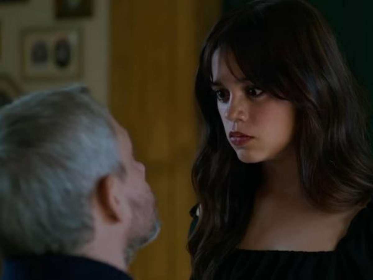 Зрители в ужасе от постельных сцен со звездой «Уэнсдей» Дженной Ортегой: актрису положили в постель к 52-летнему Мартину Фримену