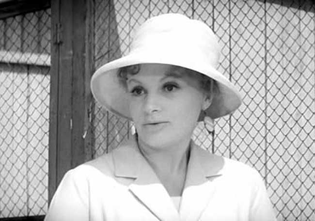 Алла Ларионова в фильме «Ко мне, Мухтар!»