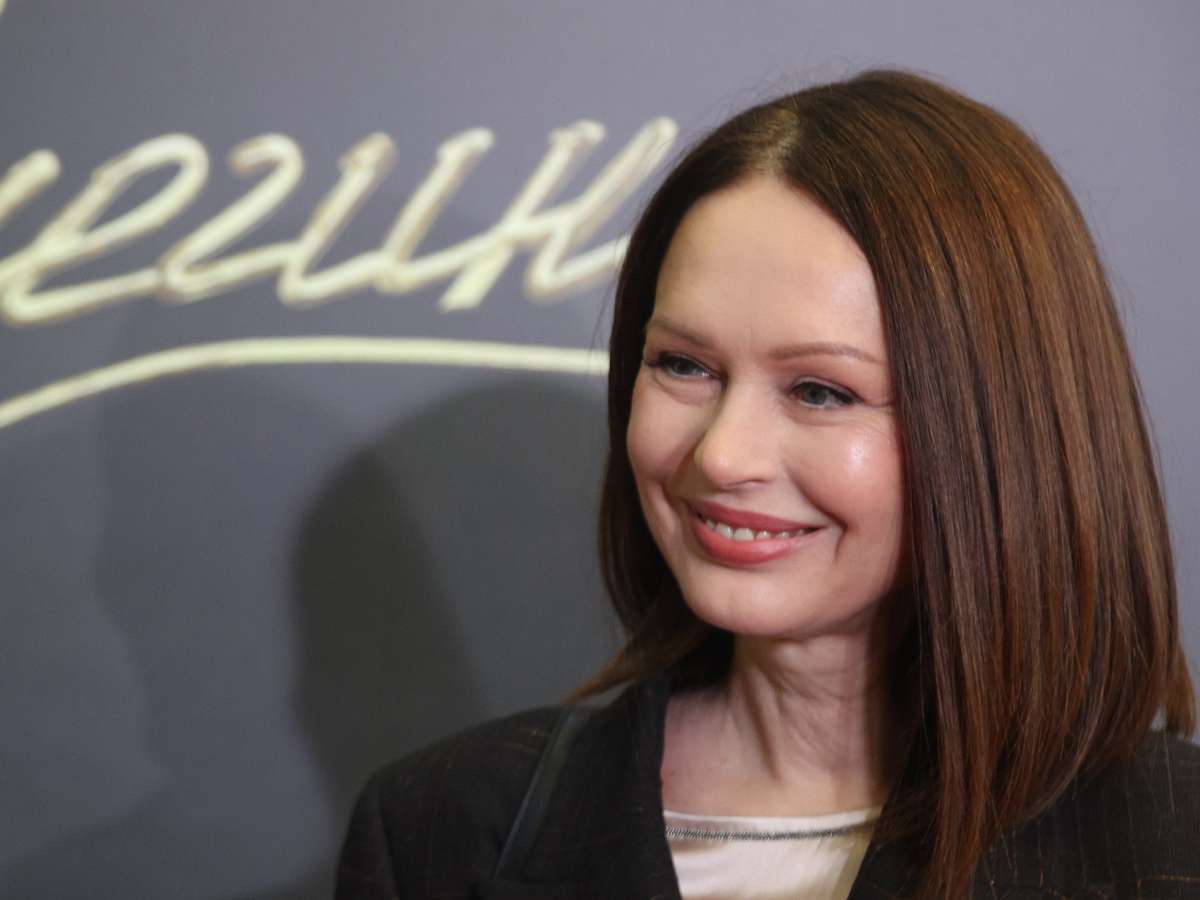 Безрукова вышла в свет с Добронравовым: так и сияла от счастья