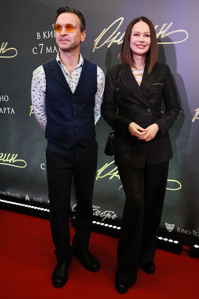 Безрукова вышла в свет с Добронравовым: так и сияла от счастья