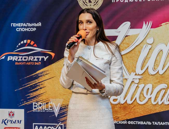 Красота не спасает: организатор конкурсов в Крыму убирает конкурентов грязными методами