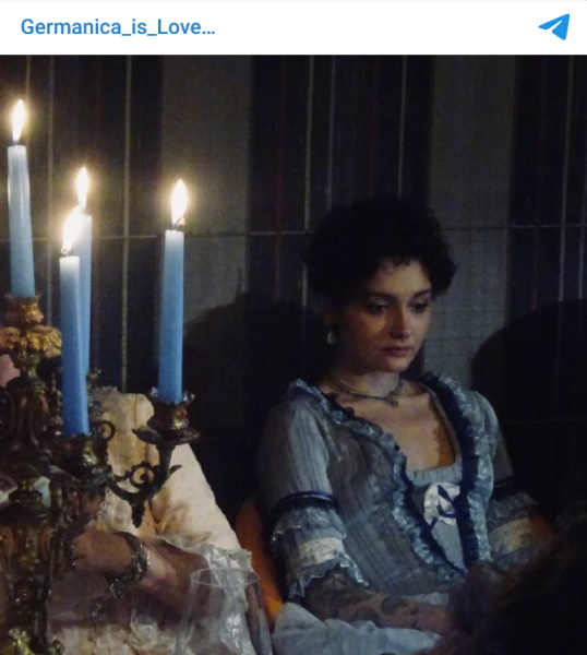 Милые кудряшки и глаза, смотрящие в пол: вот как сейчас выглядит та самая Маша Кончаловская