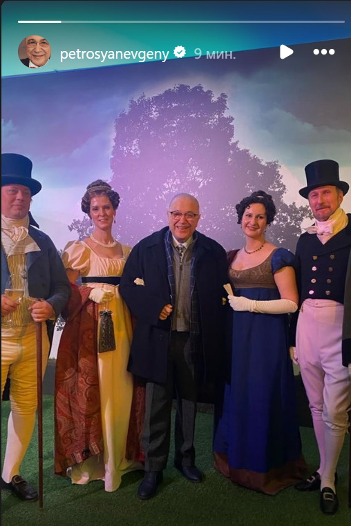 «Нашел замену простушке-жене»: сияющего Петросяна сняли в обнимку с другой