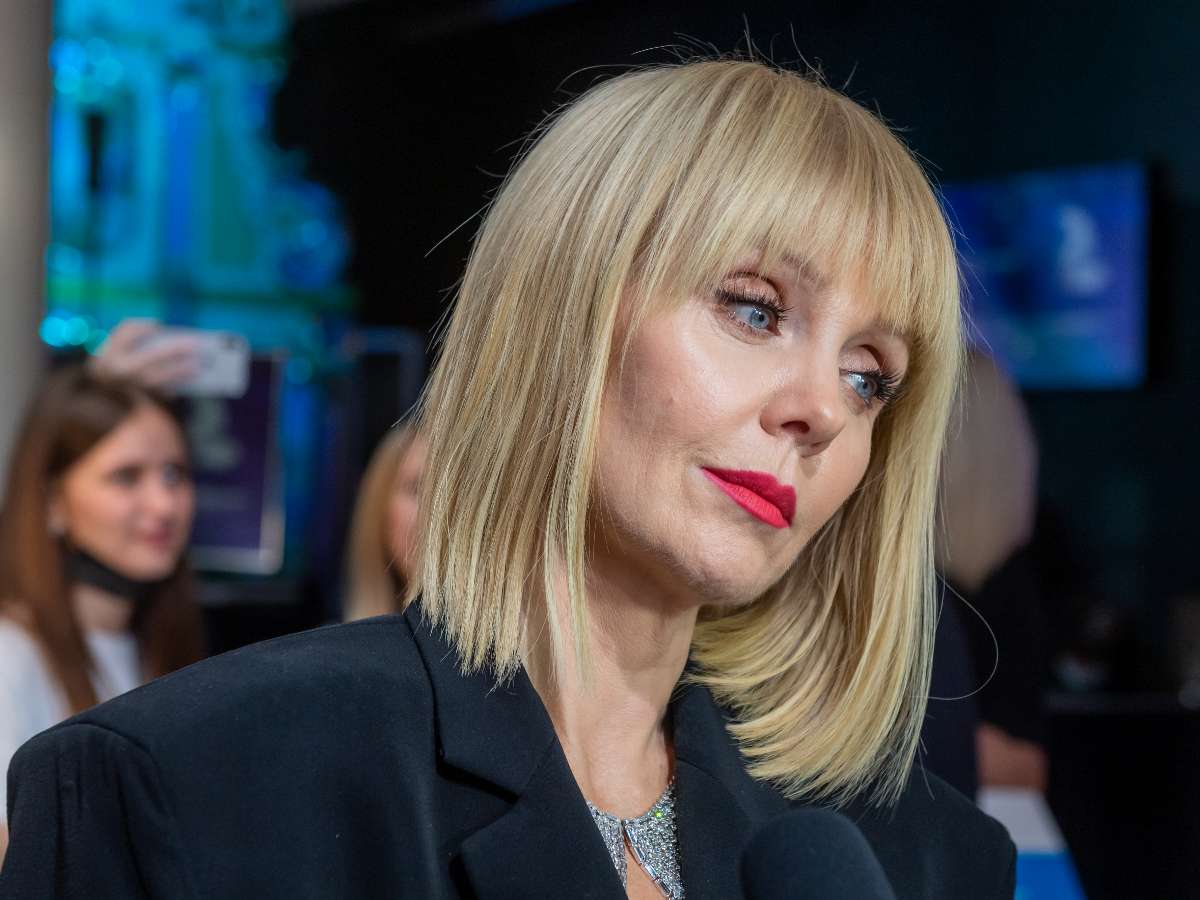 Посиневшие кисти рук и температура за 40: подробности страшного недуга внучки Валерии