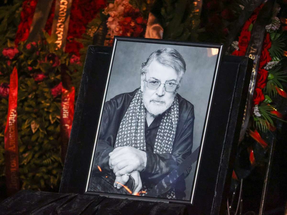 Российские знаменитости пришли проститься с Ширвиндтом