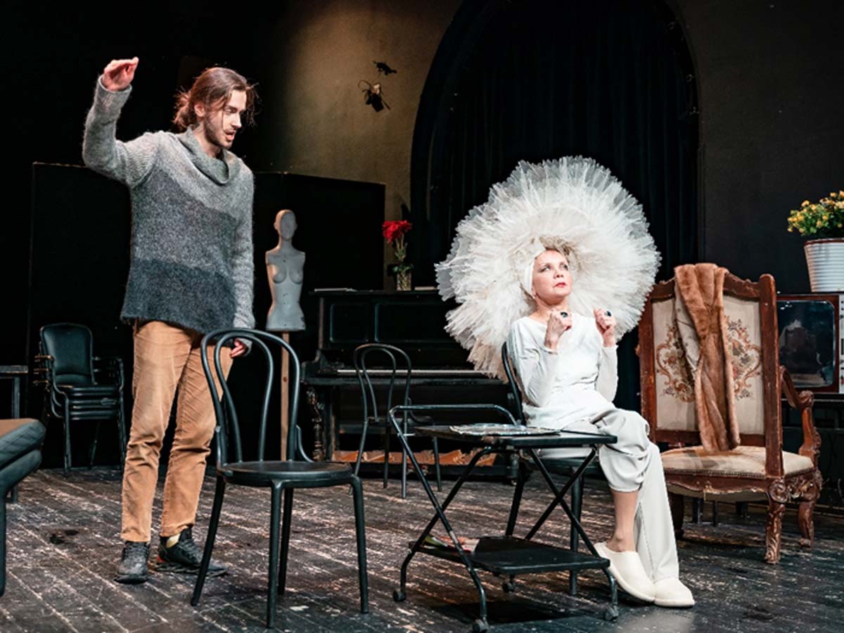 Сцена из спектакля «Неформат»