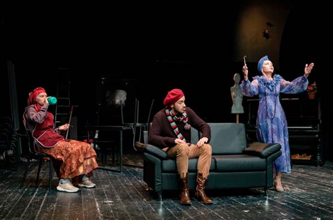 Сцена из спектакля «Неформат»