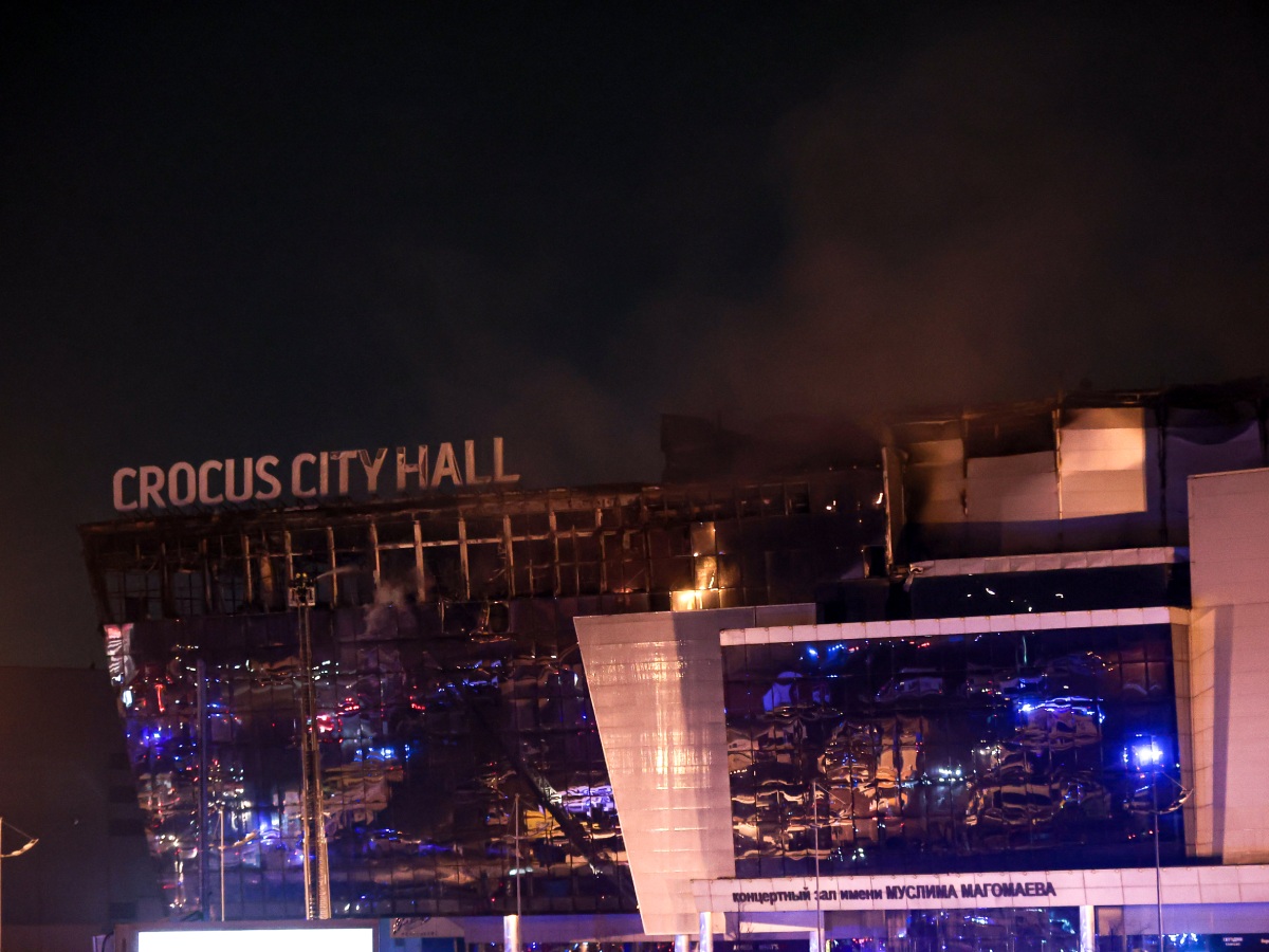 Теракт в Crocus City Hall: что известно к этому часу, как сейчас выглядит концертный зал изнутри
