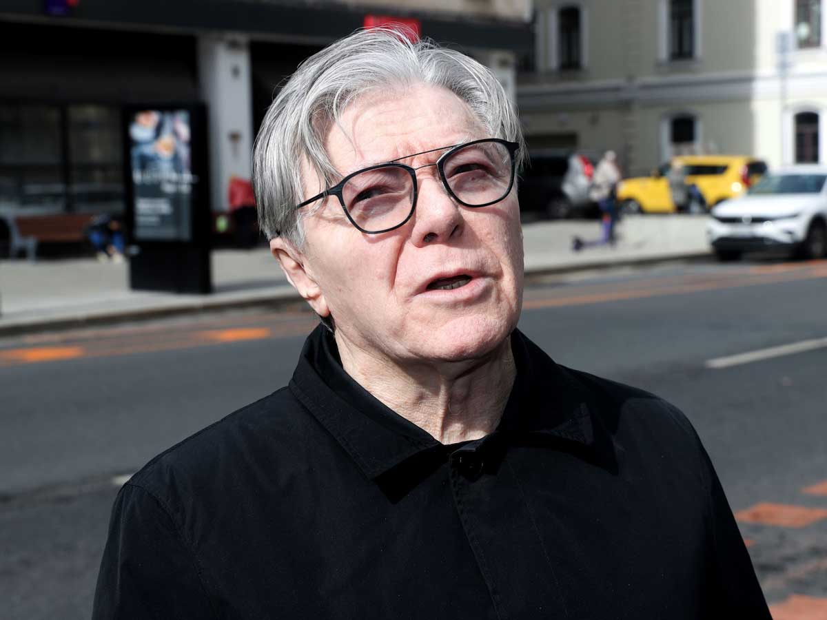 «За руку взял резко и ответил на ее языке»: Александр Збруев еле избавился от поклонницы из бывших заключенных