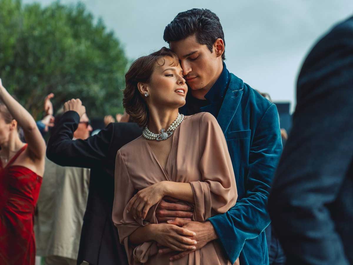 Фрагмент из сериала «Жить жизнь» Фрагмент из сериала «Жить жизнь»