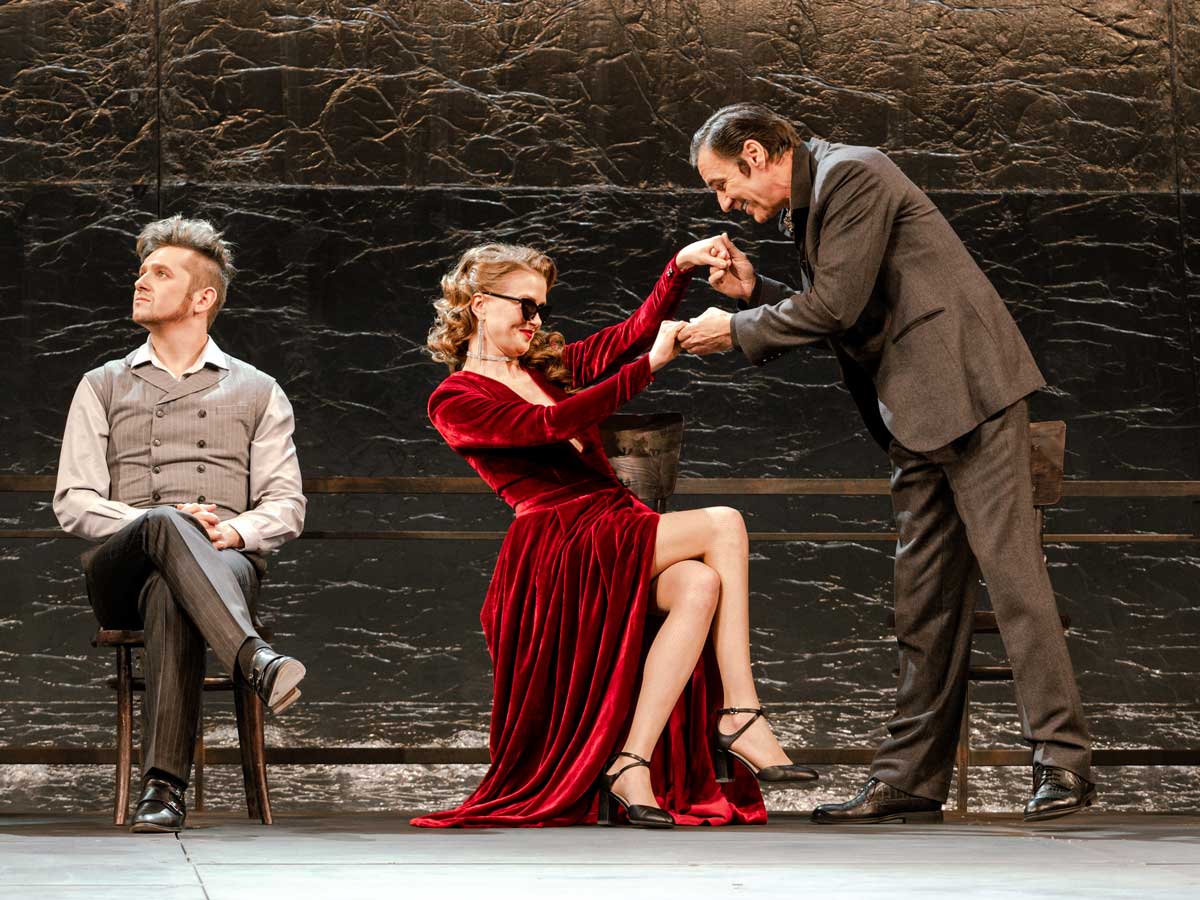 «Невольницы» театра Сатиры