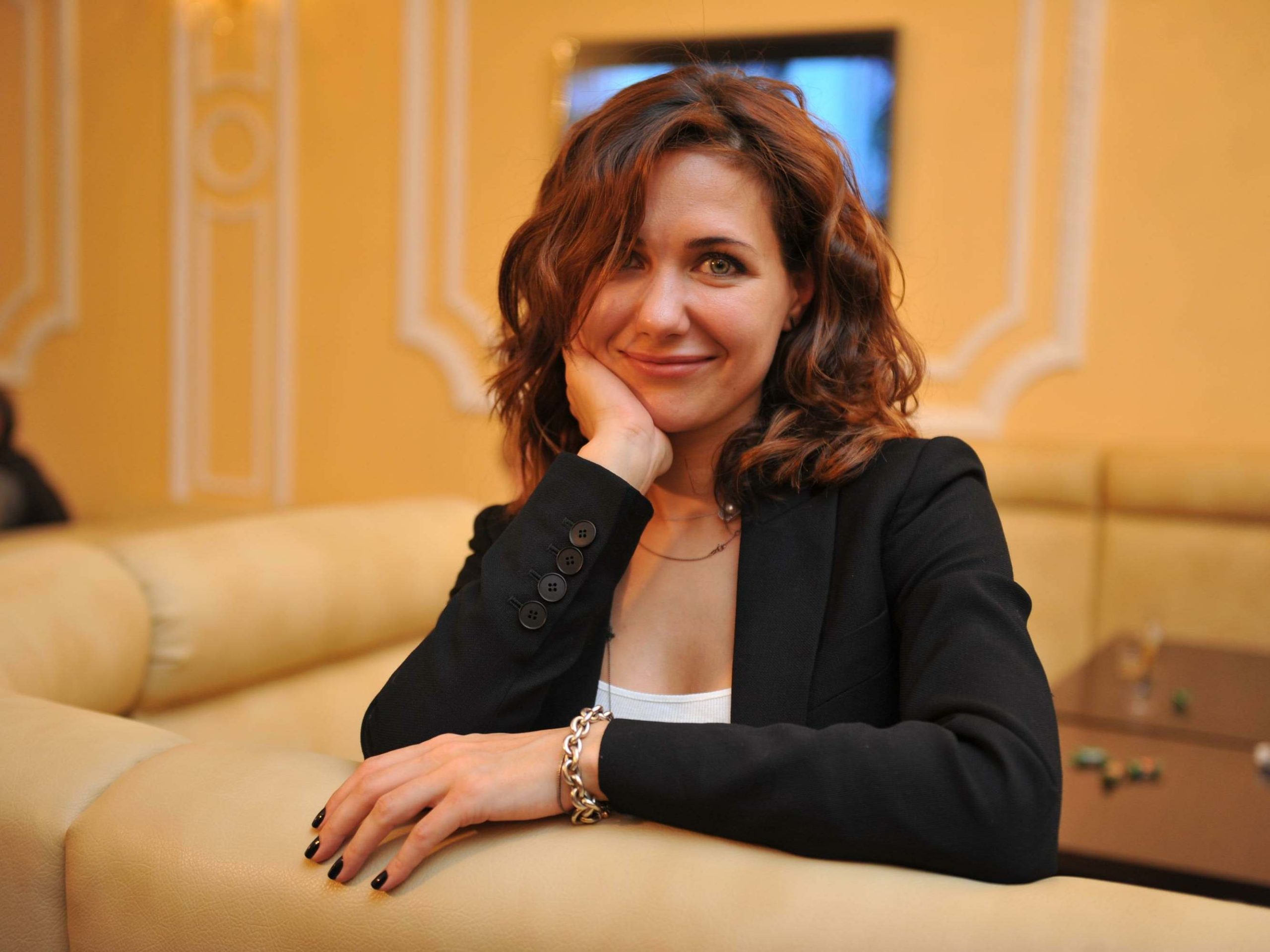 Роскошная Климова в необычном наряде произвела фурор на красной дорожке