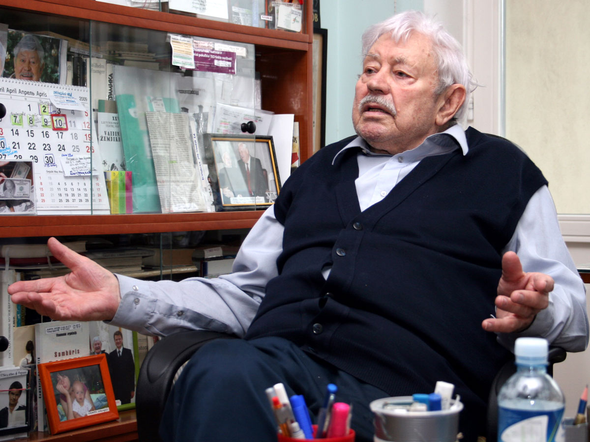 Донатас Банионис