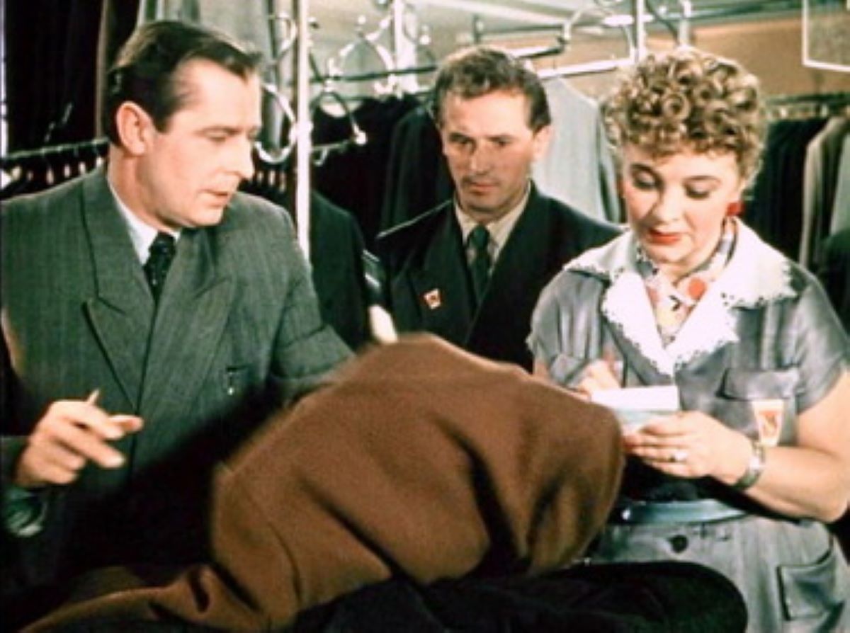 Фильм "За витриной универмага"