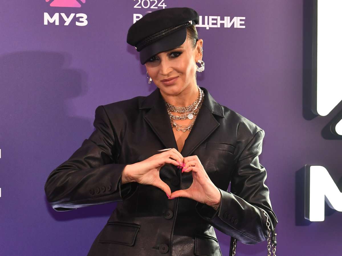 «Многие вещи мы понимаем слишком поздно»: Бузова призналась в любви к бывшему