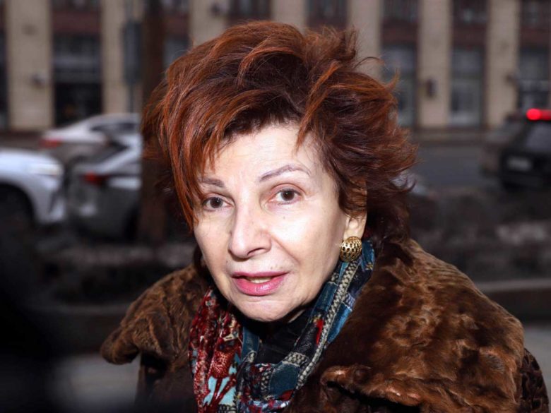 «Оставила квартиру и все деньги»: почему первый муж без проблем ...