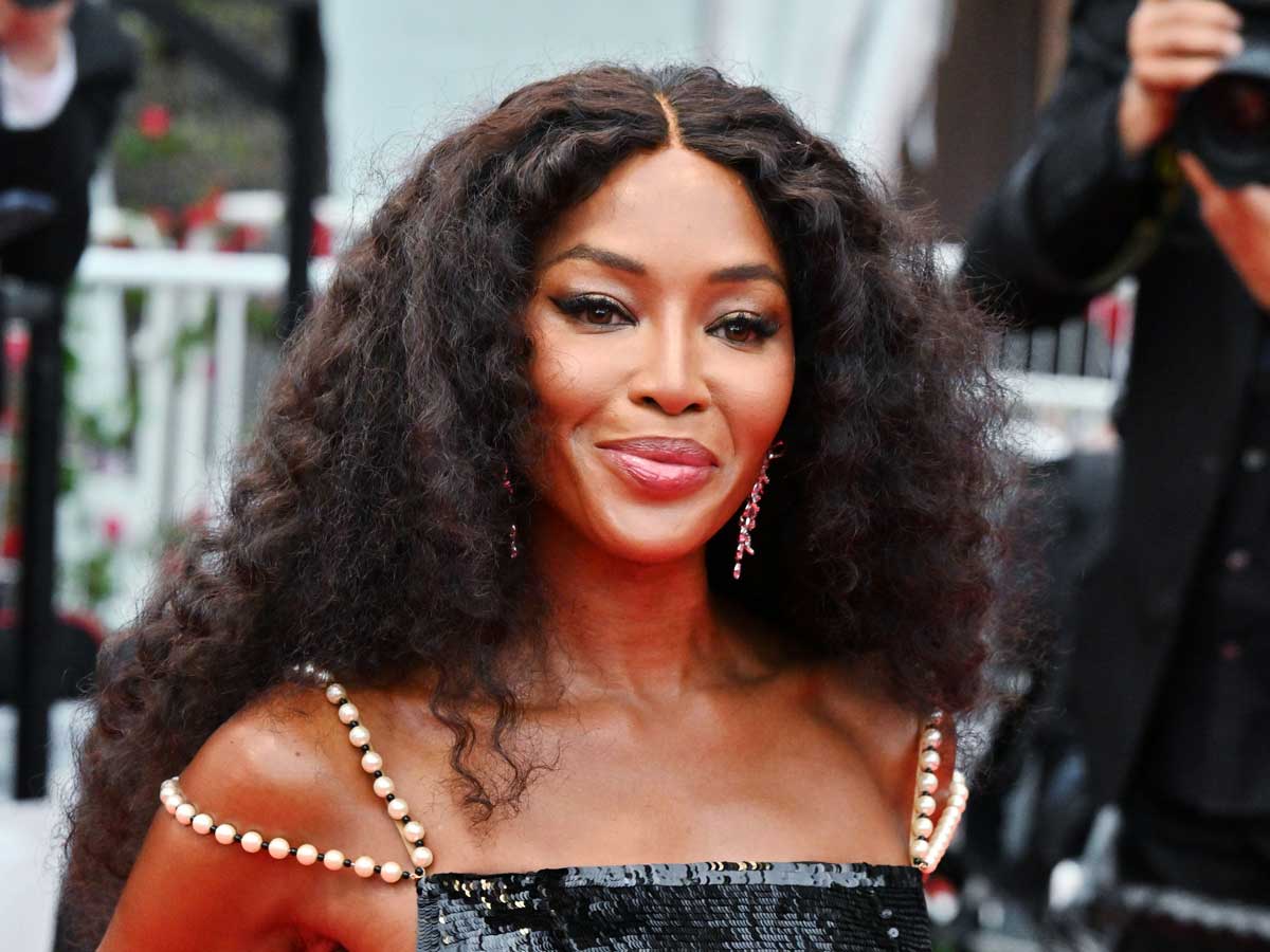 Подралась в самолете, покалечила горничную, изводила российскую модель: пять громких скандалов с участием Наоми Кэмпбэлл