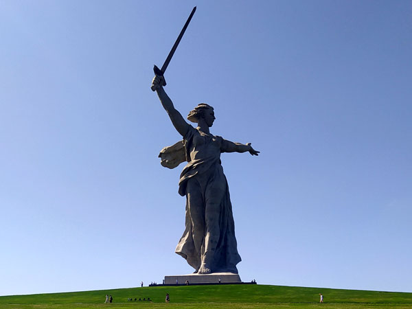 «Родина-мать зовет!»