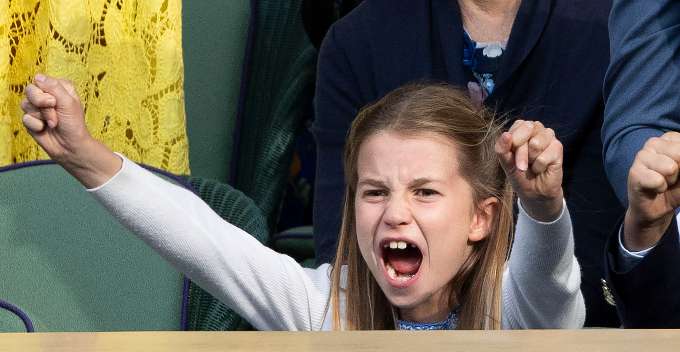Третья в очереди на престол и единственная дочь принца Уильяма и Кейт Миддлтон: принцессе Шарлотте исполнилось девять лет