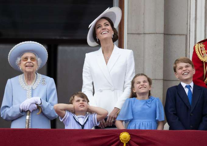 Третья в очереди на престол и единственная дочь принца Уильяма и Кейт Миддлтон: принцессе Шарлотте исполнилось девять лет