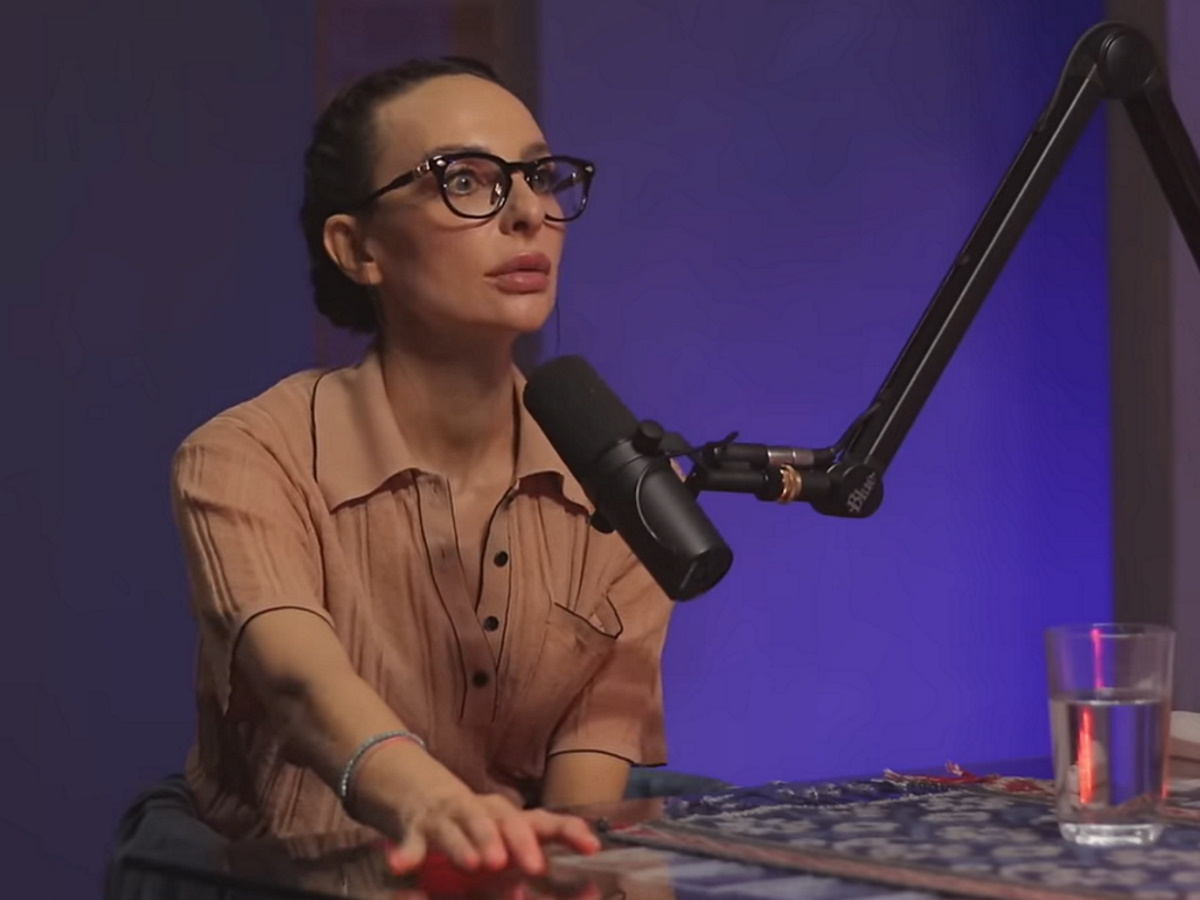 Пожаловавшаяся на низкий спрос Варнава: «Ударилась в эскорт»