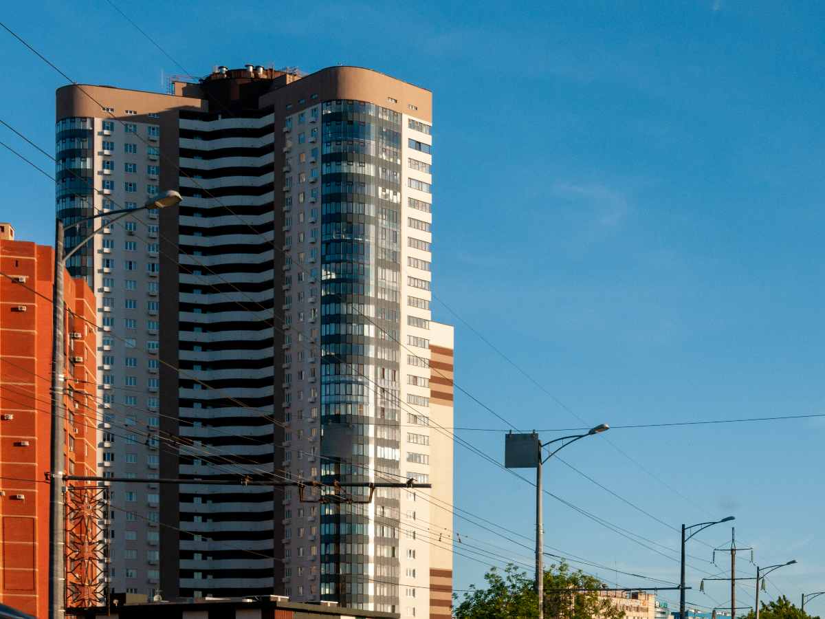 Льготная ипотечная программа прекратила работу: теперь москвич должен зарабатывать более 200 тысяч, чтобы ему одобрили займ