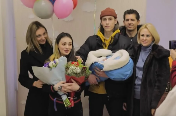 Кадр из шоу "Беременна в 16"