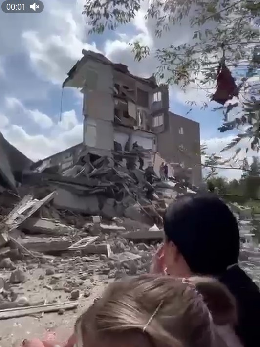 Ребенок под завалами кричит и просит помощи: в Нижнем Тагиле обрушилось 2 подъезда многоэтажки