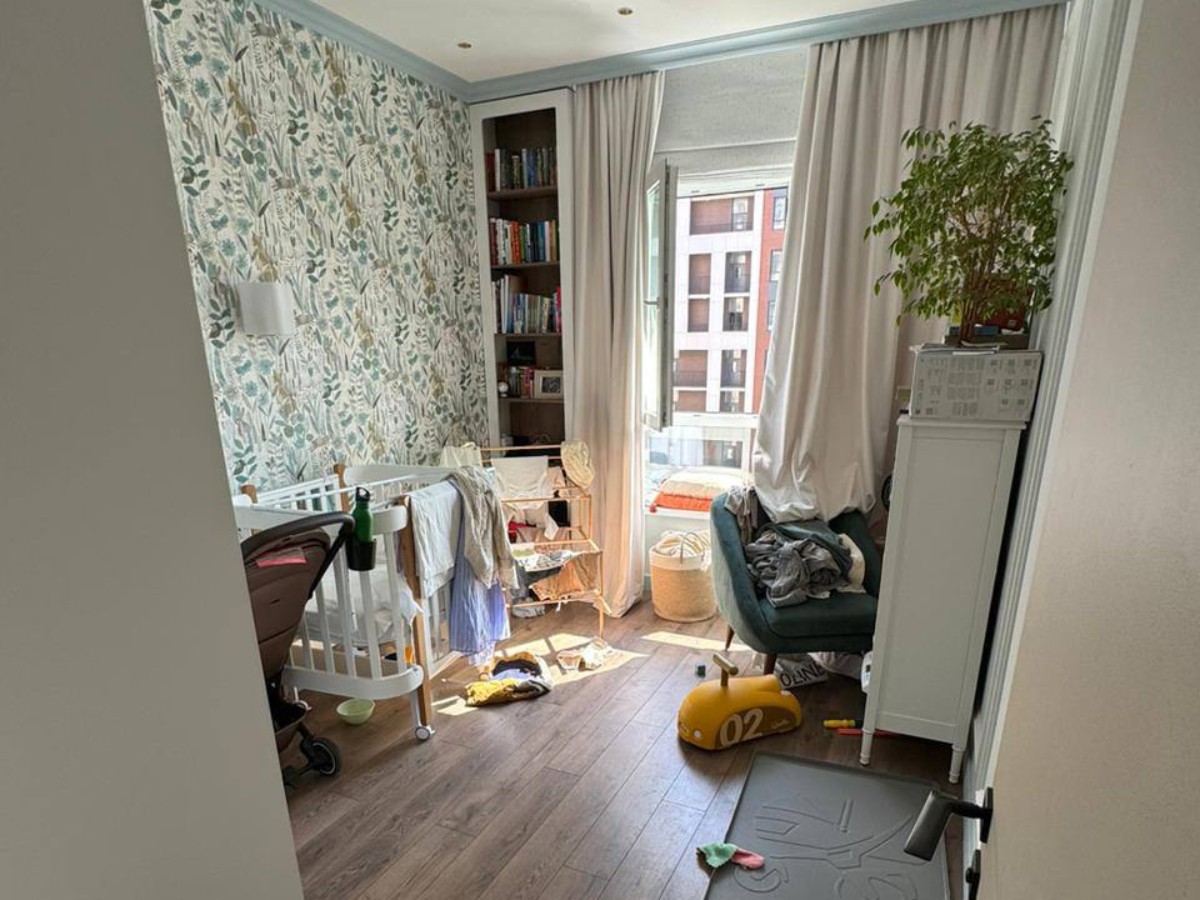 Рецептурные лекарства, следы борьбы и клок волос: криминалисты обыскали квартиру Александра Липатова, выбросившего сына и жену с 16 этажа