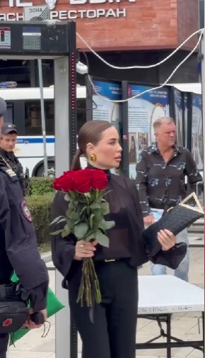 «Уместно соблазнять парней в ночном клубе»: Михалкова в прозрачной блузке оскандалилась на похоронах Маслякова