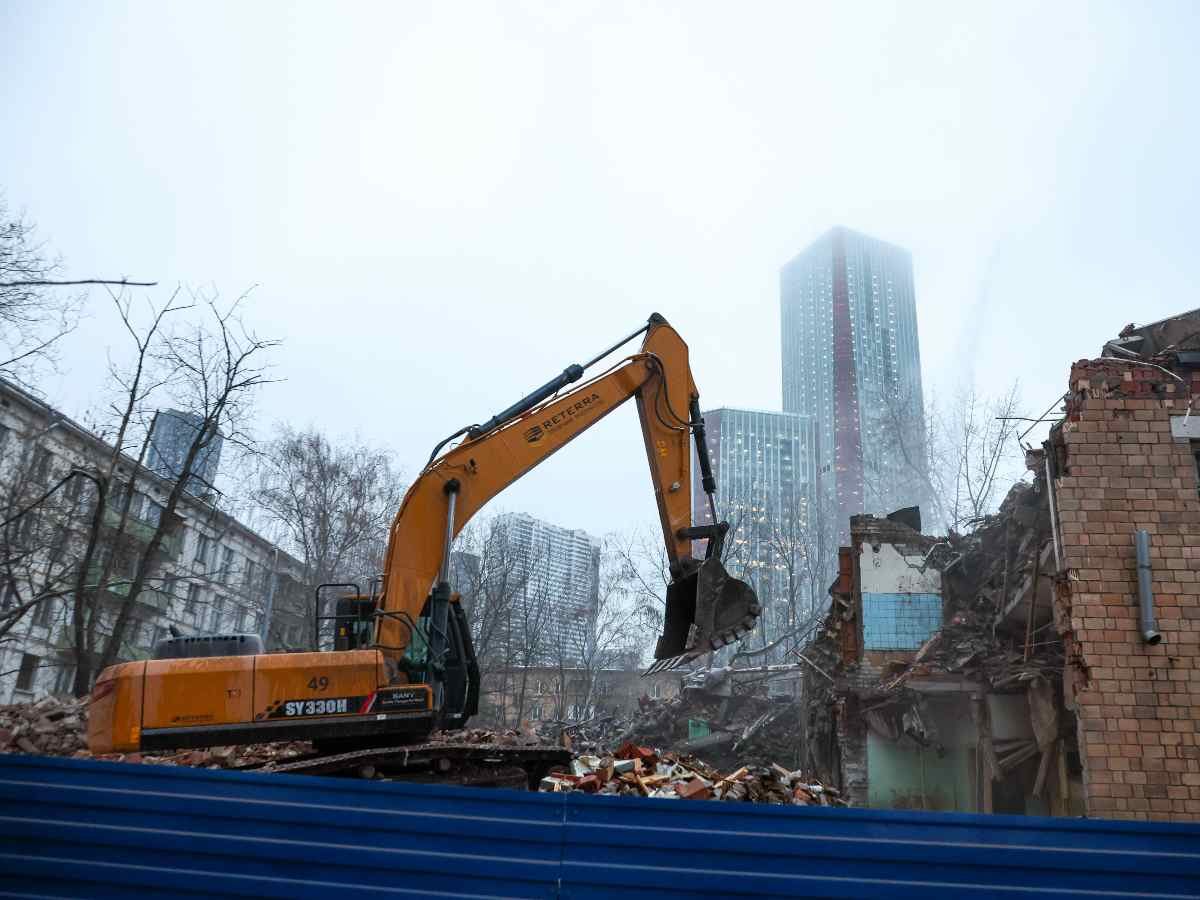 «Москвичей будут отселять в Калужскую область»: жителей сносимых по реновации домов разрешили переселять в другие районы