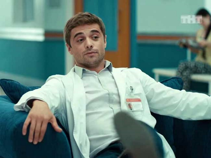  От Василия Степанова из «Обитаемого острова» до Ильи Глинникова из «Интернов»: российские актеры, которые ушли из кино на пике славы