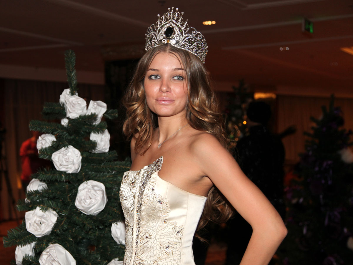 Ұйықтап жатқан адамдардың траншақтанып жатқаны туралы онлайн видео