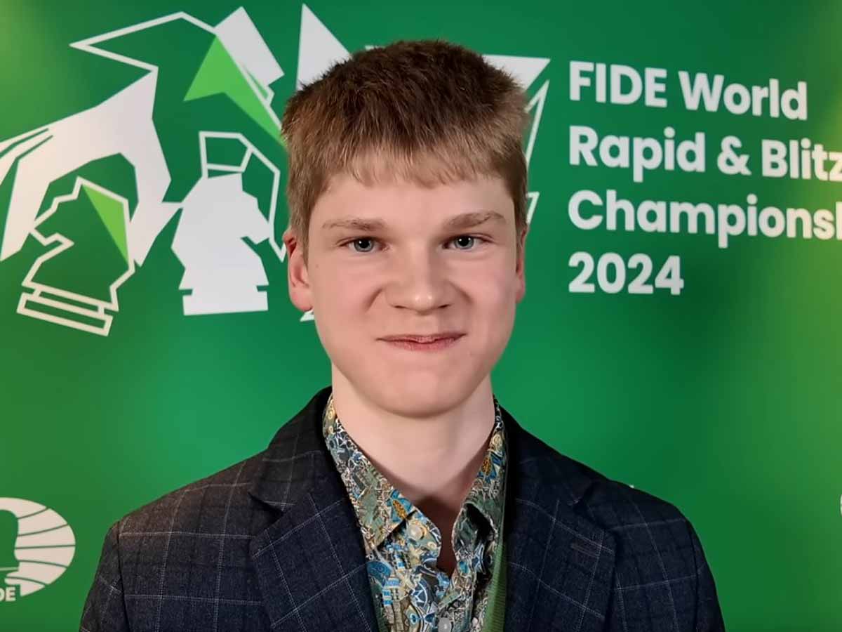 «Бил с семи лет»: чемпион мира по шахматам Володар Мурзин после побега от отца-тирана ютится с матерью и сестрами в служебной квартире