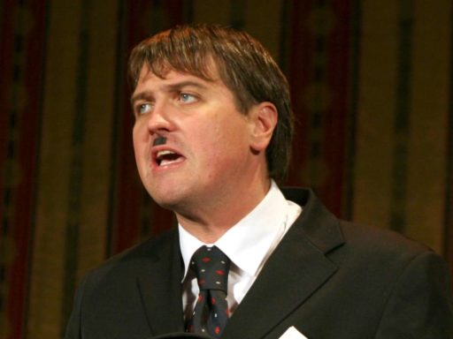 В Москве Денис Матросов влетел на Porche в полицейское авто: сотрудник ДПС в тяжелом состоянии