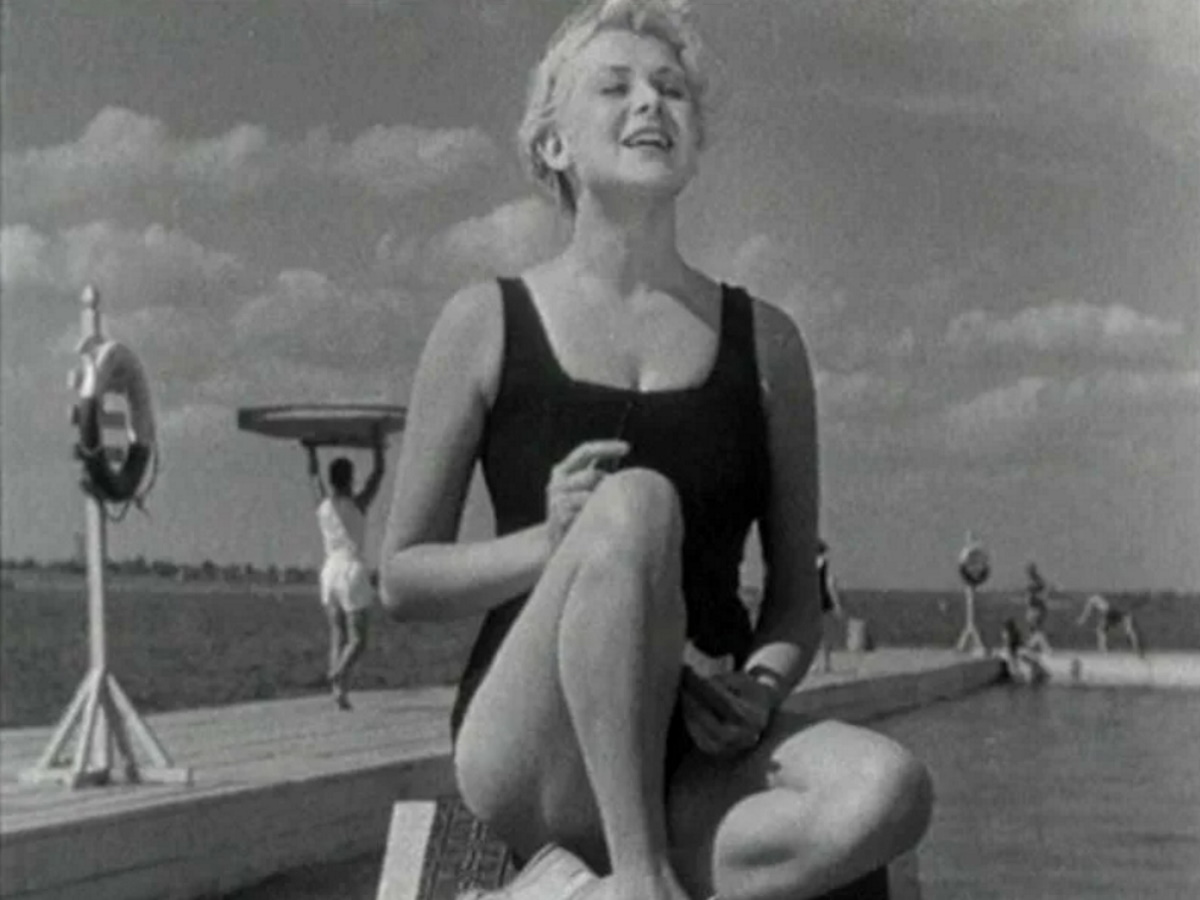 Ее боготворил Сталин, а поэт Симонов взял замуж с ребенком: как звезда «Девушки с характером» Валентина Серова разрушила жизнь любимого сына