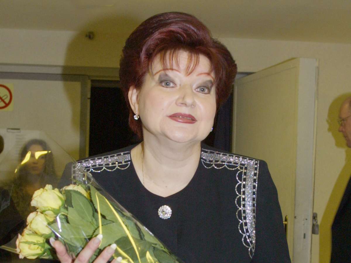 Елена Степаненко «Богатая, красивая и влюбленная!» Степаненко сняли в объятиях известного ведущего