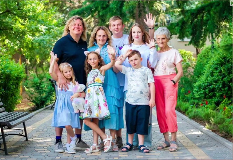 Бывший солист группы «Белый орел» Александр Ягья зарегистрировал брак ради льгот: в многодетной семье подрастает особенный ребенок