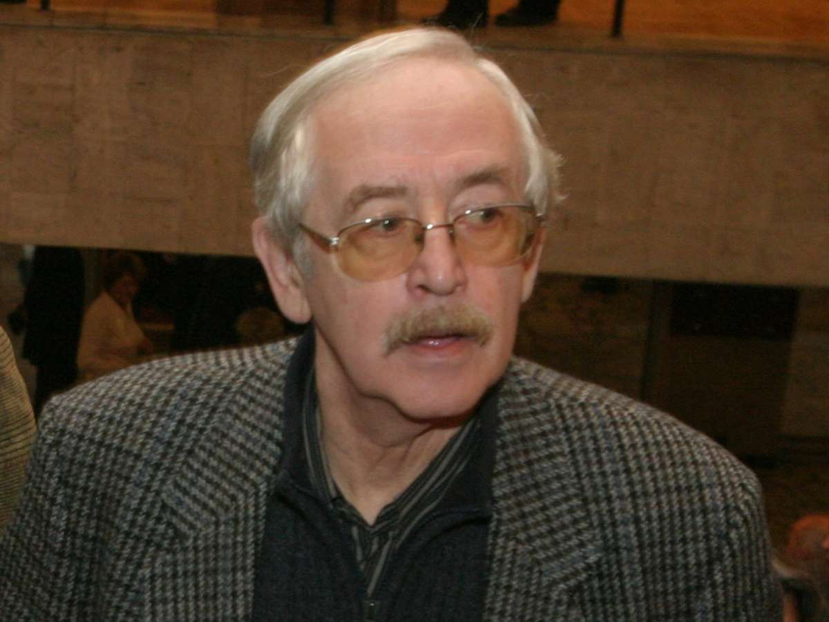 «Механически удалили тромбы»: жена рассказала о реальном состоянии Василия Ливанова