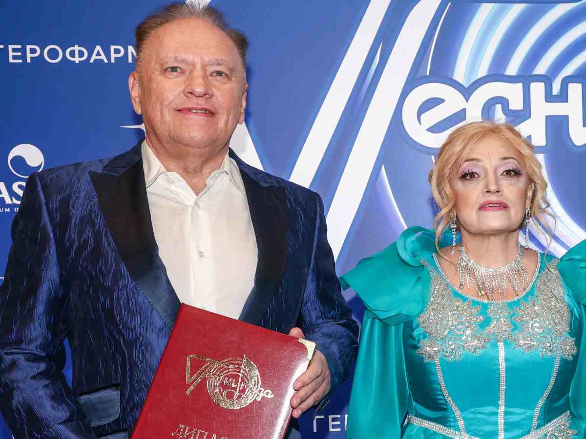 Александр Костюк и Надежда Кадышева Беда не приходит одна: после скандала с сыном на мужа Кадышевой подали в суд