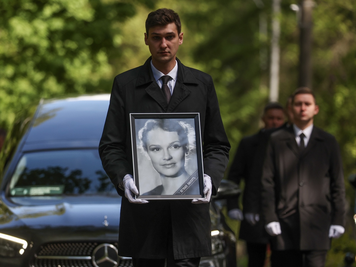 Церемония прощания с Ниной Гребешковой