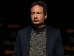 Лечившийся от гиперсексуальности Дэвид Духовны из «Секретных материалов» женился на молодой возлюбленной